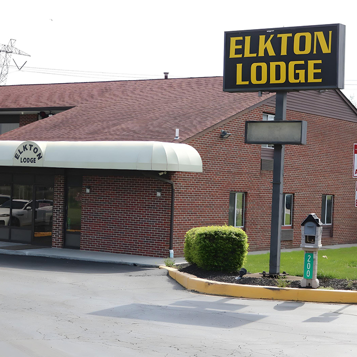 Elkton Lodge front lawn